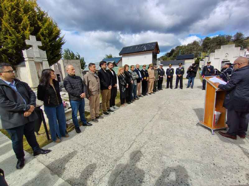 El Concejo participó de la ceremonia conmemorativa del 38° aniversario del fallecimiento del exgobernador Campos