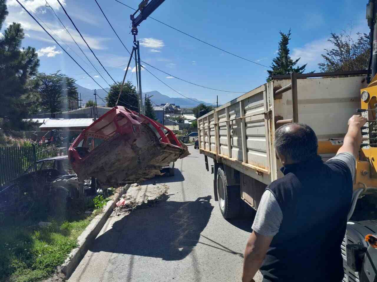 El Municipio de Ushuaia realizó un operativo de remoción de chatarra de la vía pública