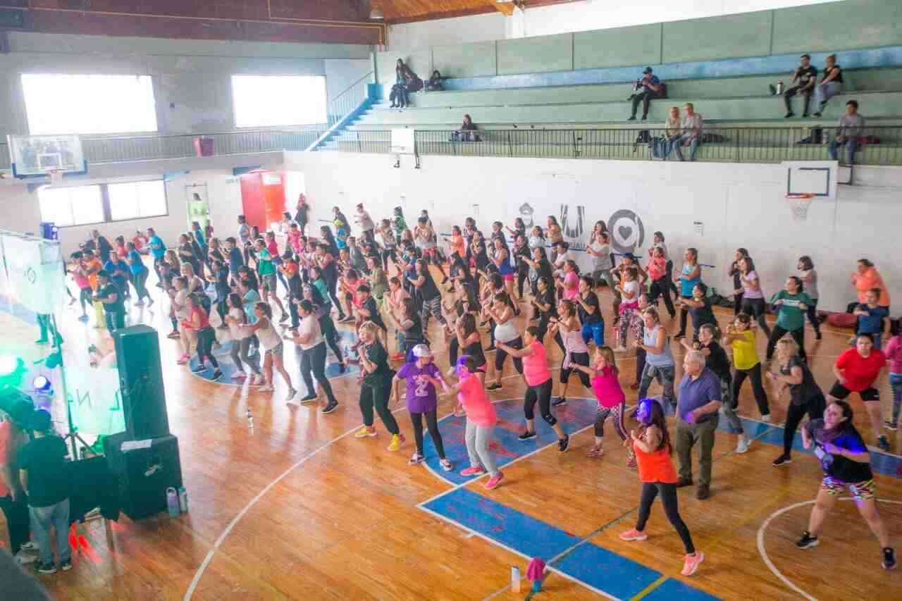 “Ushuaia entrena de noche” volvió a convocar a vecinas y vecinos de la ciudad